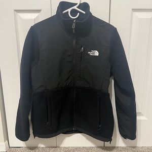 Women’s North Face Denali fleece jacket.
